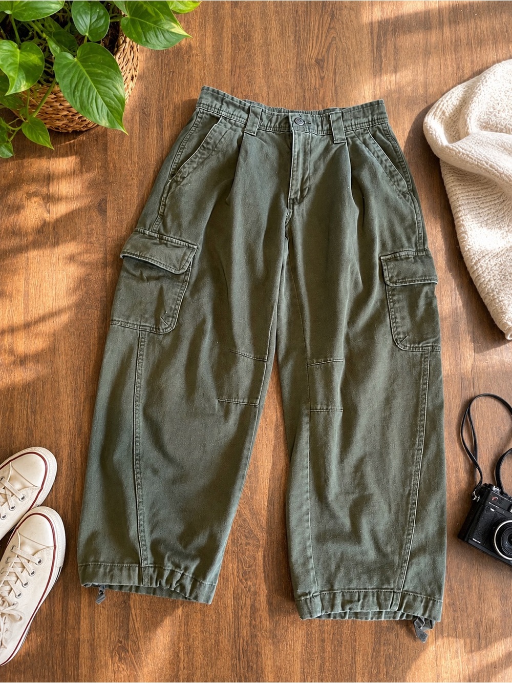 Old Navy Mid-rise barrel leg XS Petite Olive Green Women’s Cargo Pants